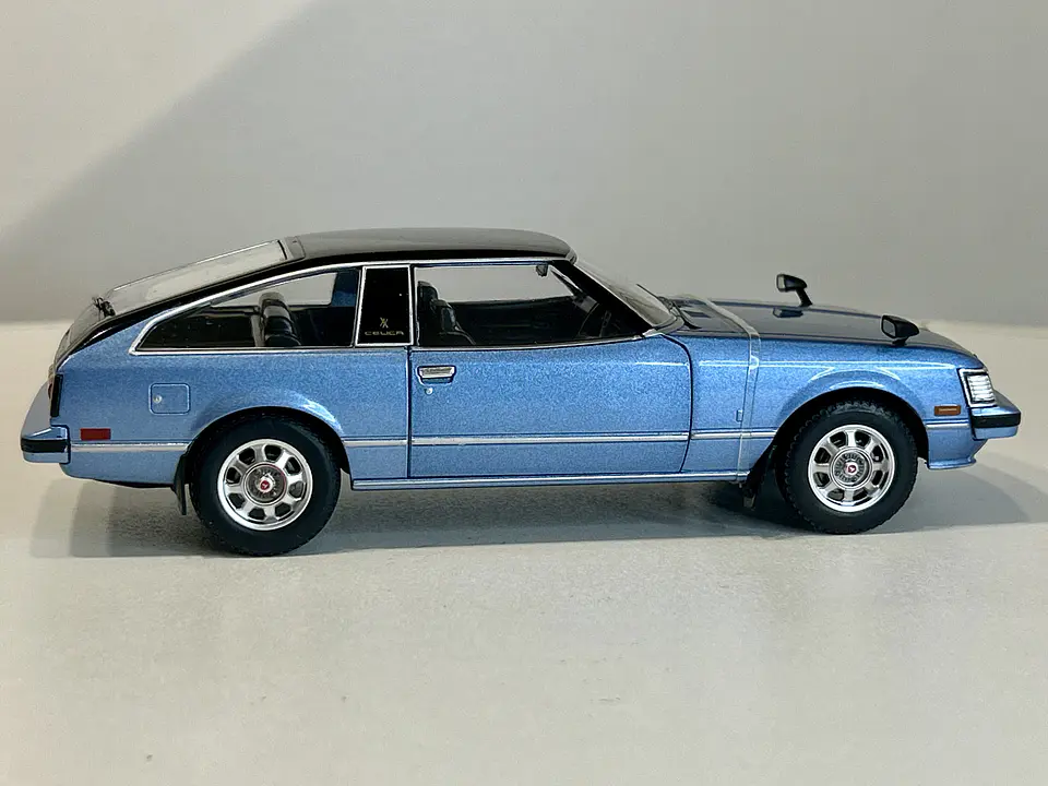 Auto Toyota Celica XX 1978 azul metalizado/negro 1:24 5