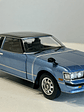 Toyota Celica XX 1978 azul metalizado/negro 1:24 WhiteBox – “pre-Supra” japonés RWD para coleccionistas - Miniatura 4