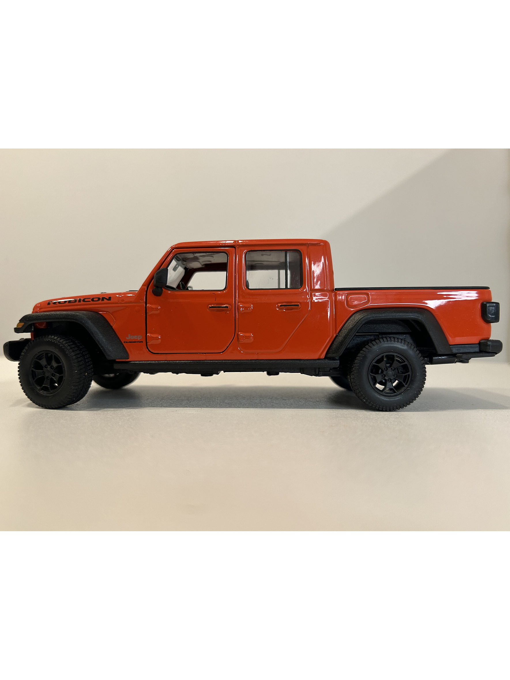 Welly Jeep Gladiator Rubicon 1:24 (naranja “Punk”) – Pick-up 4x4 icónica para coleccionistas en Chile | Ruta Nostalgia 8