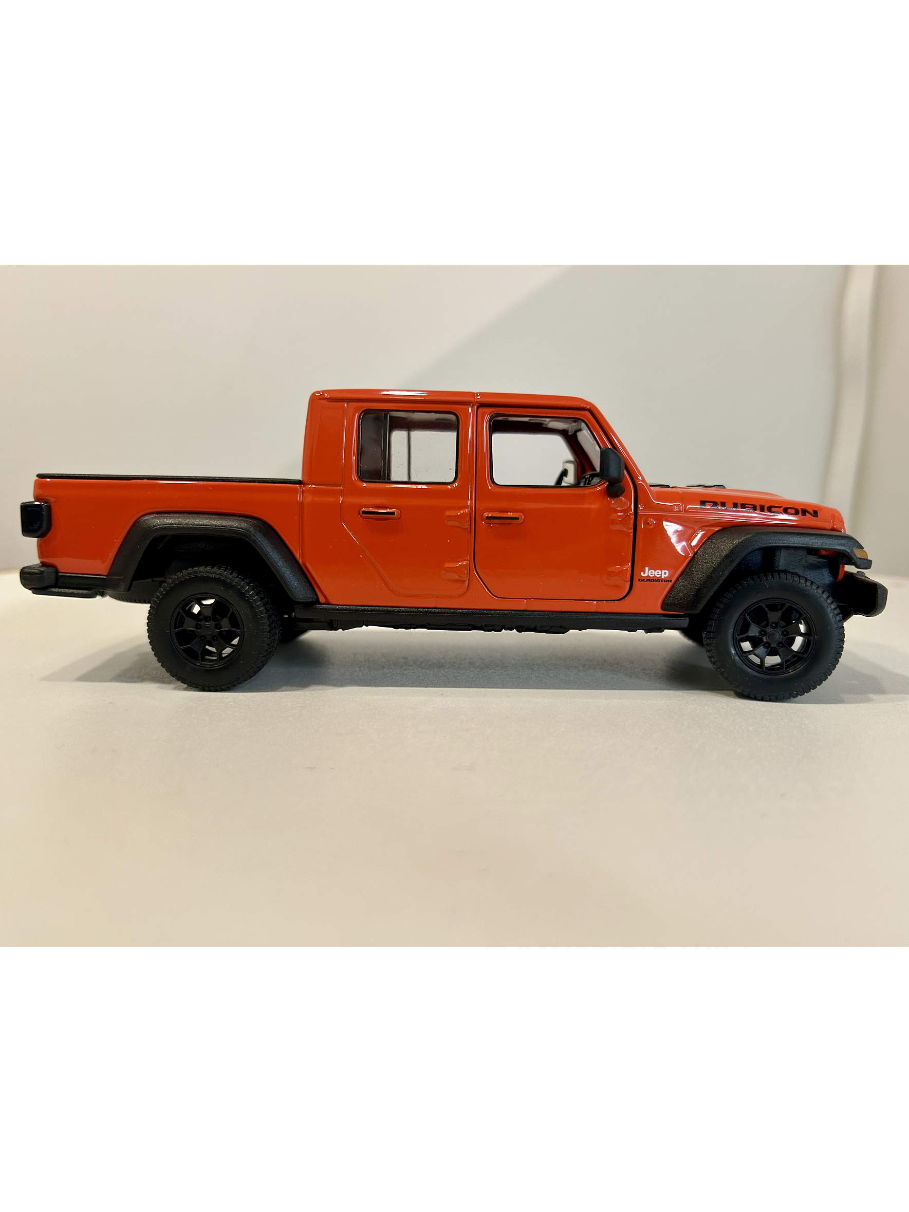 Welly Jeep Gladiator Rubicon 1:24 (naranja “Punk”) – Pick-up 4x4 icónica para coleccionistas en Chile | Ruta Nostalgia 4