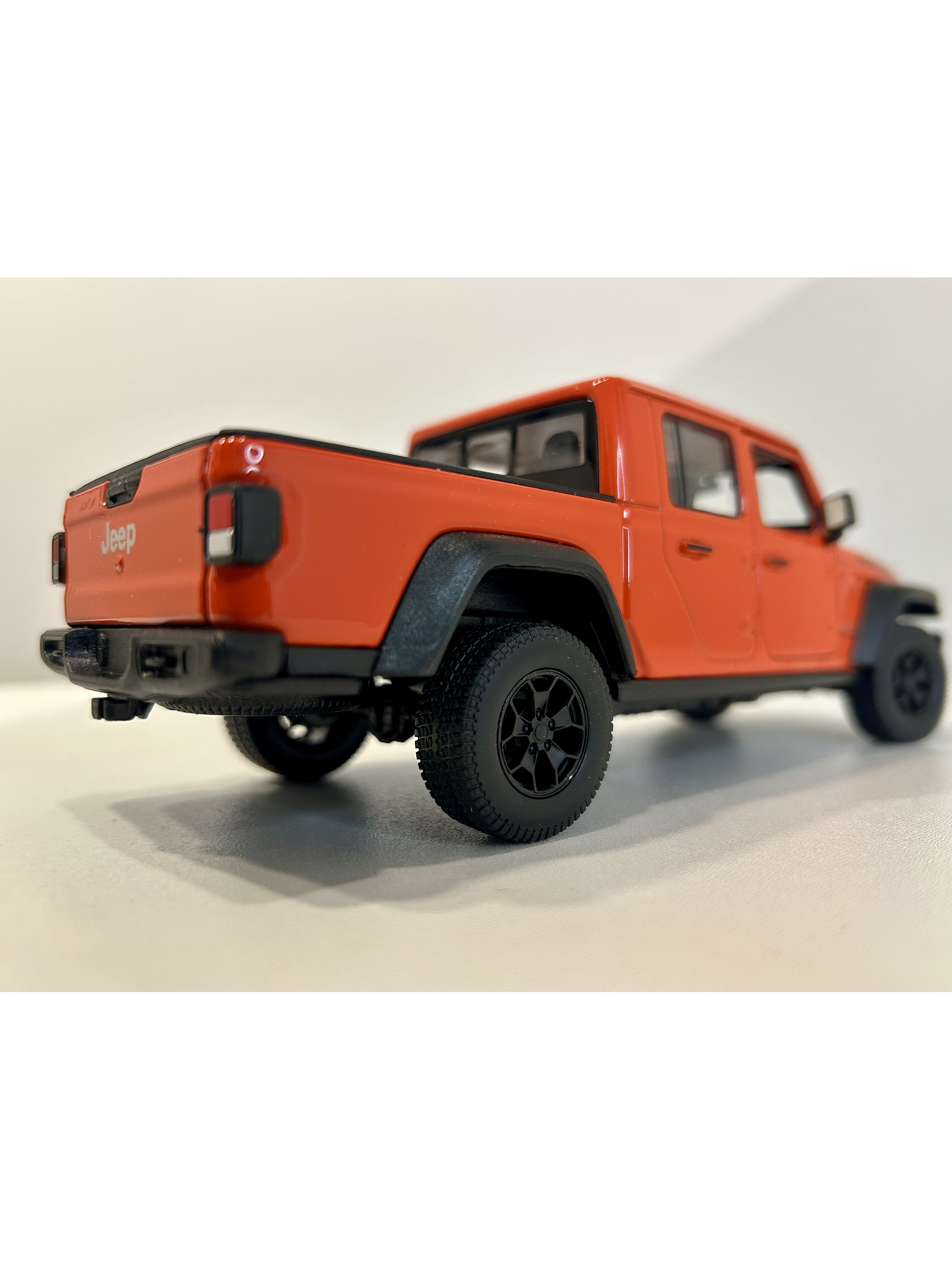 Welly Jeep Gladiator Rubicon 1:24 (naranja “Punk”) – Pick-up 4x4 icónica para coleccionistas en Chile | Ruta Nostalgia 5