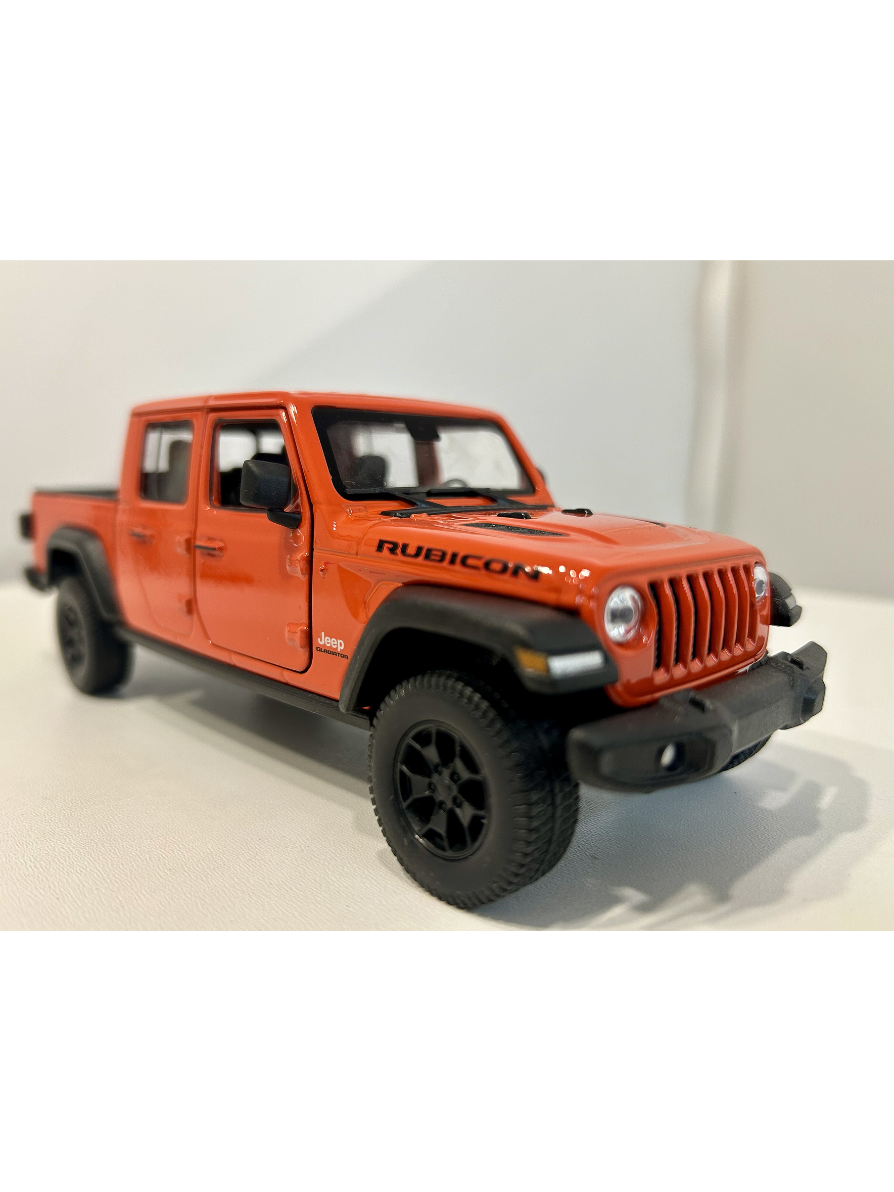 Welly Jeep Gladiator Rubicon 1:24 (naranja “Punk”) – Pick-up 4x4 icónica para coleccionistas en Chile | Ruta Nostalgia 3