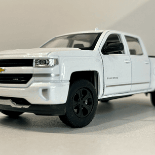 Welly Chevrolet Silverado 2017 1:29 blanco – Pick-up full-size icónica para coleccionistas en Chile | Ruta Nostalgia