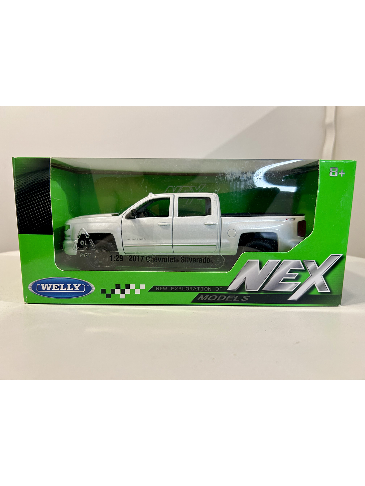 Welly Chevrolet Silverado 2017 1:29 blanco – Pick-up full-size icónica para coleccionistas en Chile | Ruta Nostalgia 10