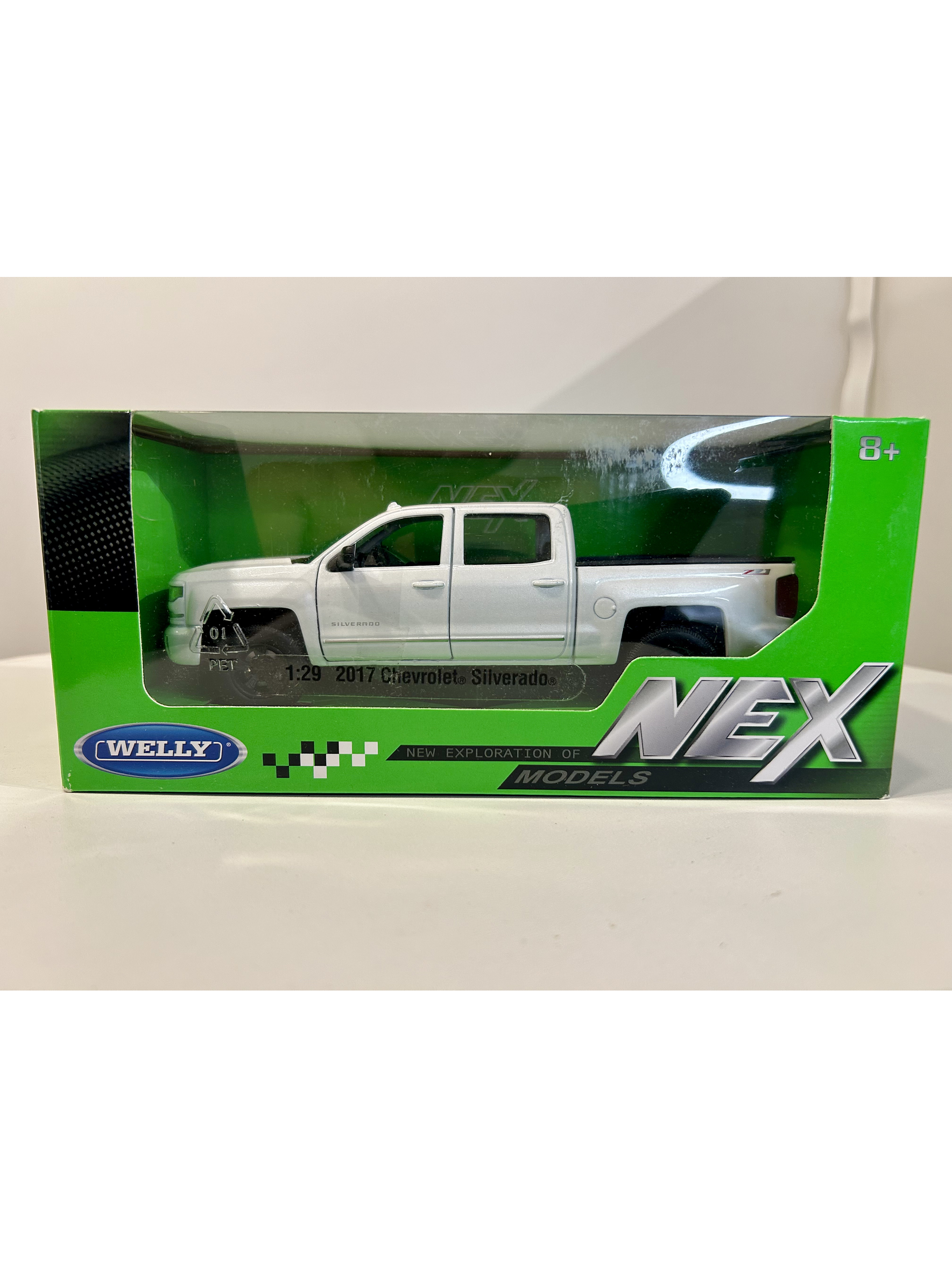 Welly Chevrolet Silverado 2017 1:29 blanco – Pick-up full-size icónica para coleccionistas en Chile | Ruta Nostalgia 10