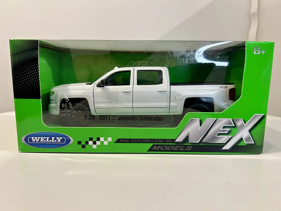 Welly Chevrolet Silverado 2017 1:29 blanco – Pick-up full-size icónica para coleccionistas en Chile | Ruta Nostalgia 10