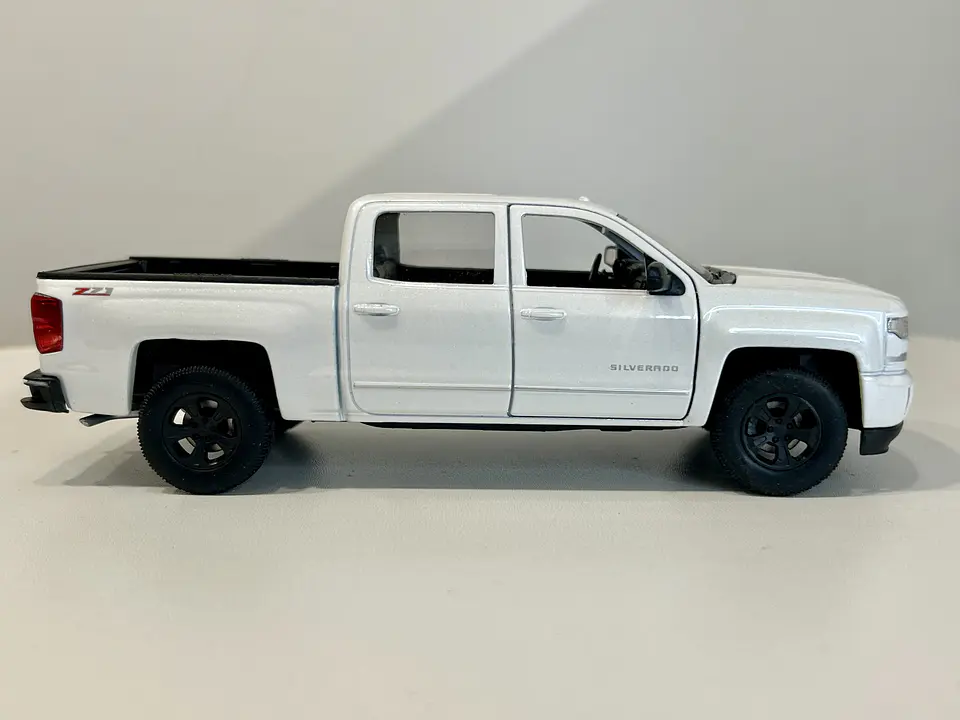 Welly Chevrolet Silverado 2017 1:29 blanco – Pick-up full-size icónica para coleccionistas en Chile | Ruta Nostalgia 4