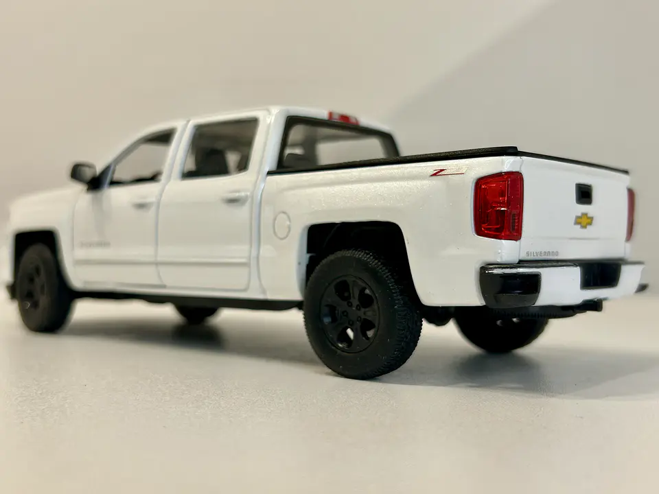 Welly Chevrolet Silverado 2017 1:29 blanco – Pick-up full-size icónica para coleccionistas en Chile | Ruta Nostalgia 7