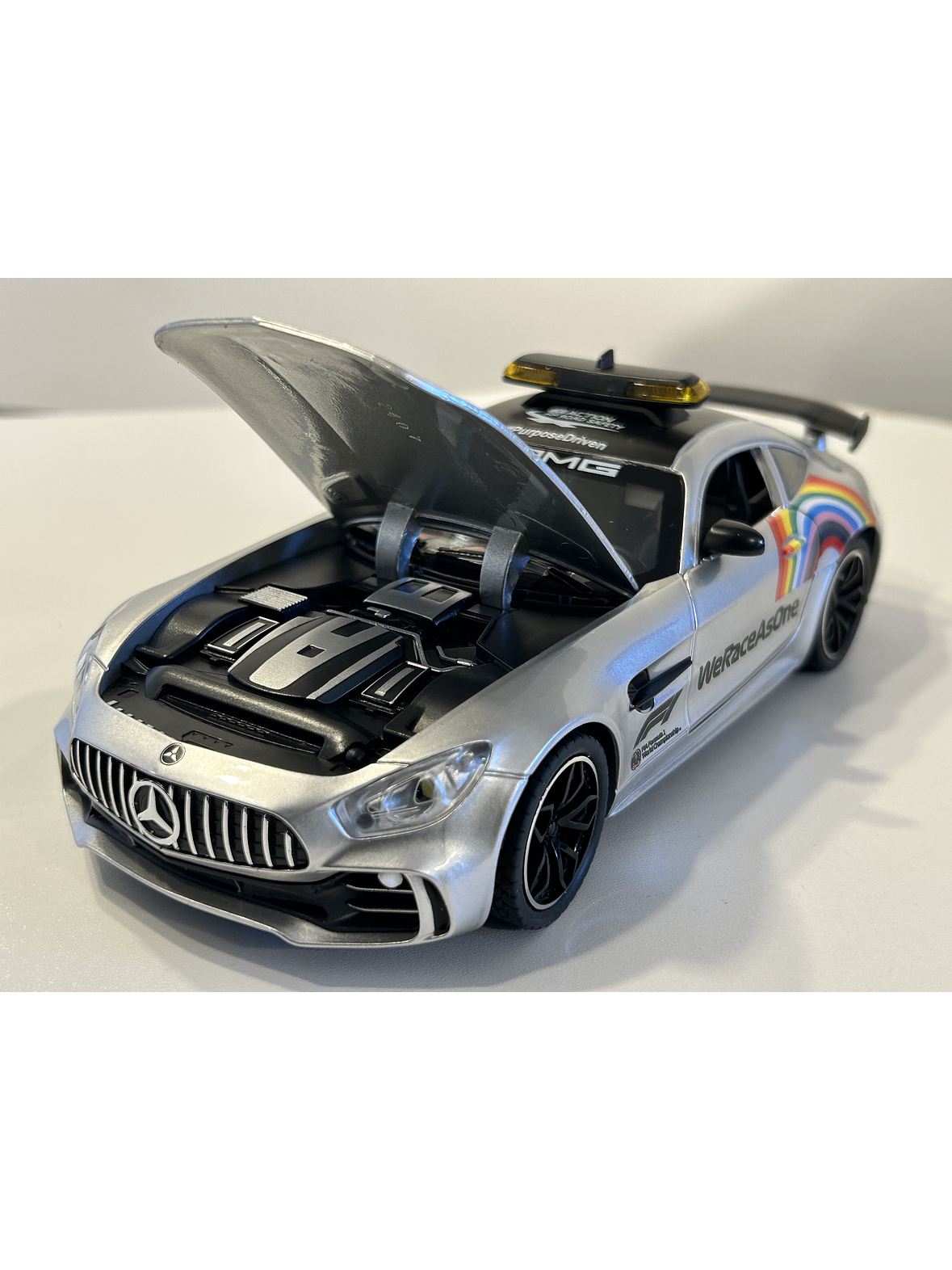 Mercedes-AMG GT R “F1 Safety Car” 1:24 plata – CHE ZHI | Réplica WeRaceAsOne para coleccionistas en Chile 5