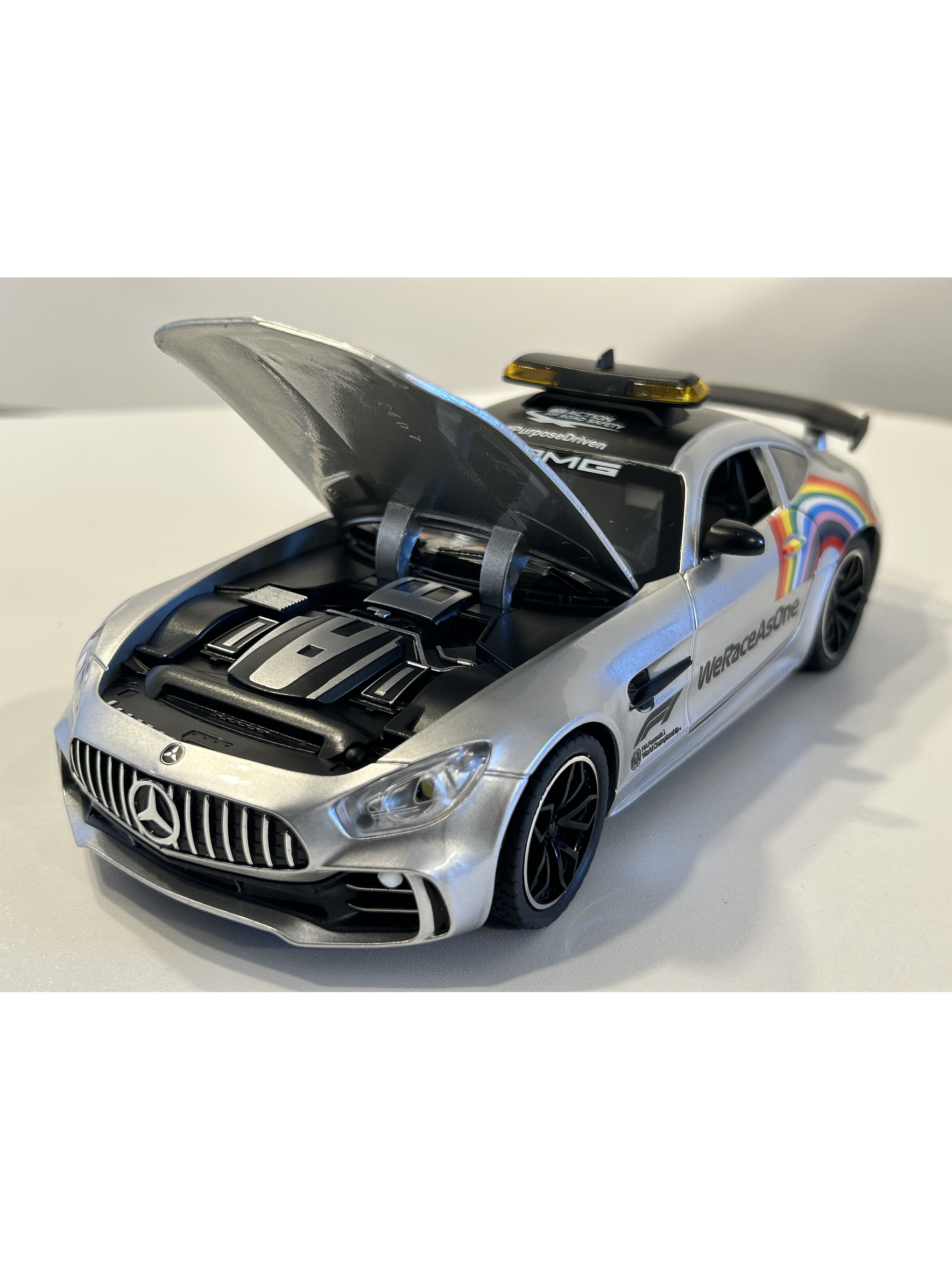 Mercedes-AMG GT R “F1 Safety Car” 1:24 plata – CHE ZHI | Réplica WeRaceAsOne para coleccionistas en Chile 5