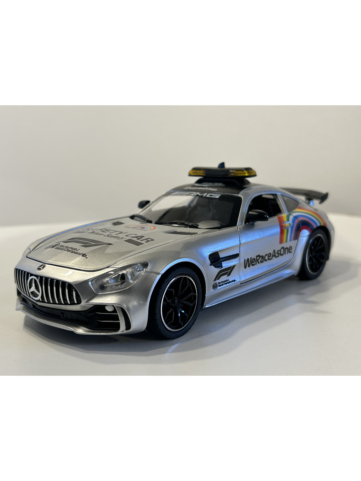 Mercedes-AMG GT R “F1 Safety Car” 1:24 plata – CHE ZHI | Réplica WeRaceAsOne para coleccionistas en Chile 2