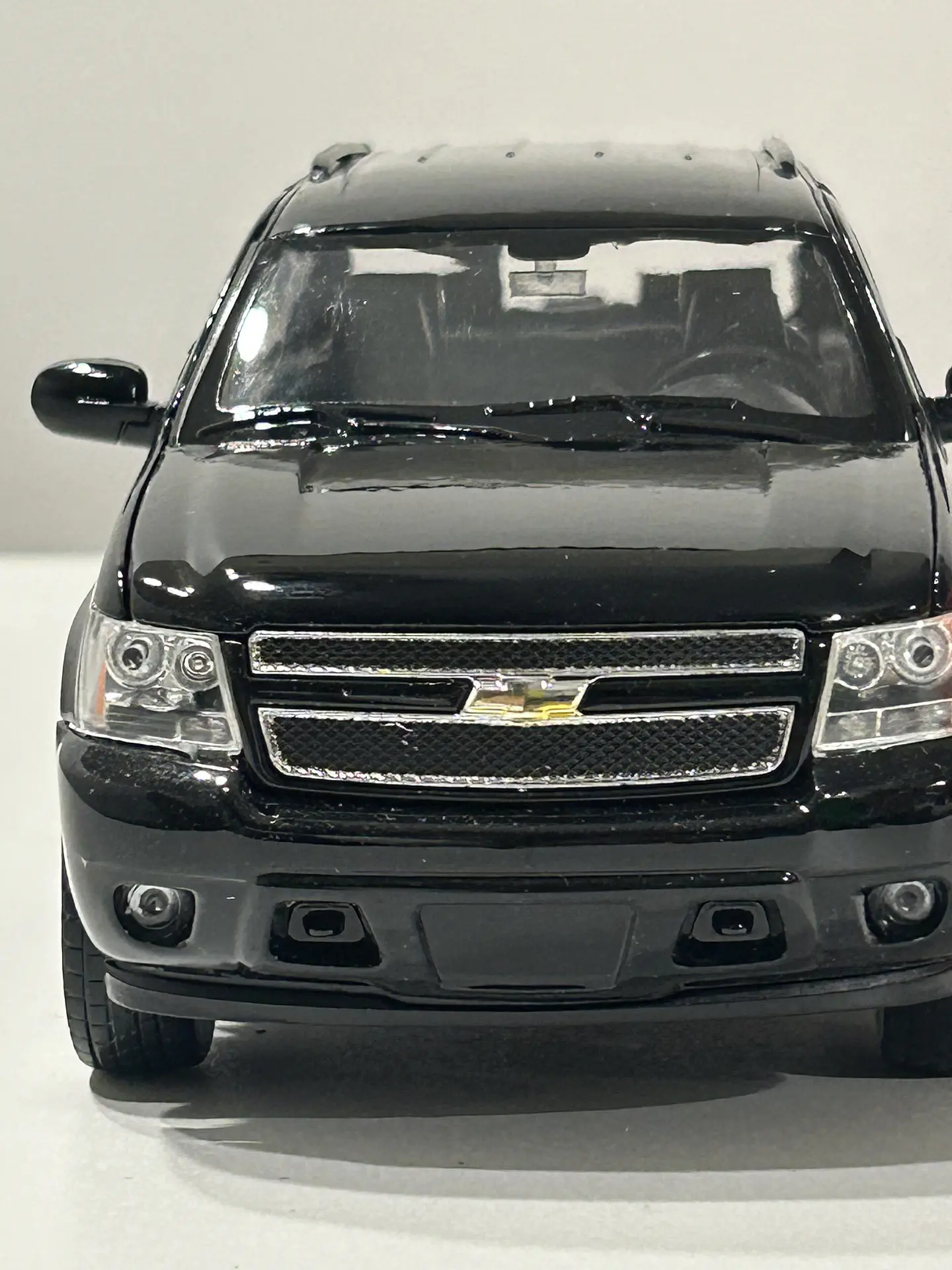 Welly Chevrolet Tahoe LT 2008 1:24 negro – SUV full-size icónica para coleccionistas en Chile | Ruta Nostalgia 2