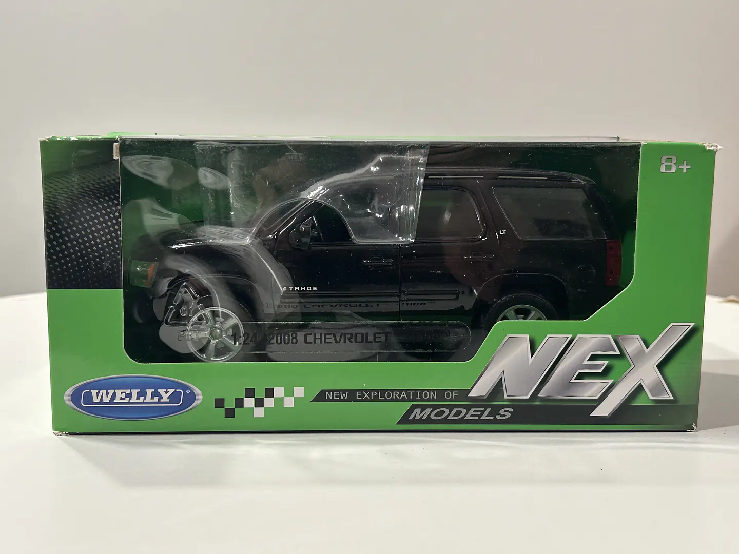 Welly Chevrolet Tahoe LT 2008 1:24 negro – SUV full-size icónica para coleccionistas en Chile | Ruta Nostalgia 9