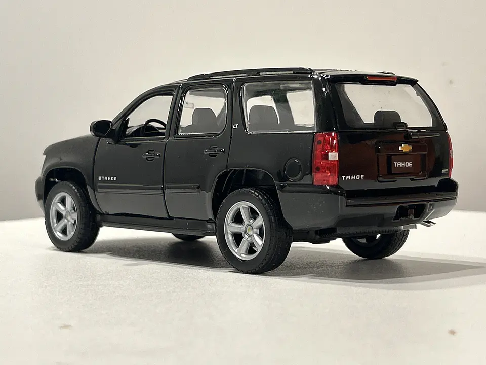 Welly Chevrolet Tahoe LT 2008 1:24 negro – SUV full-size icónica para coleccionistas en Chile | Ruta Nostalgia 6