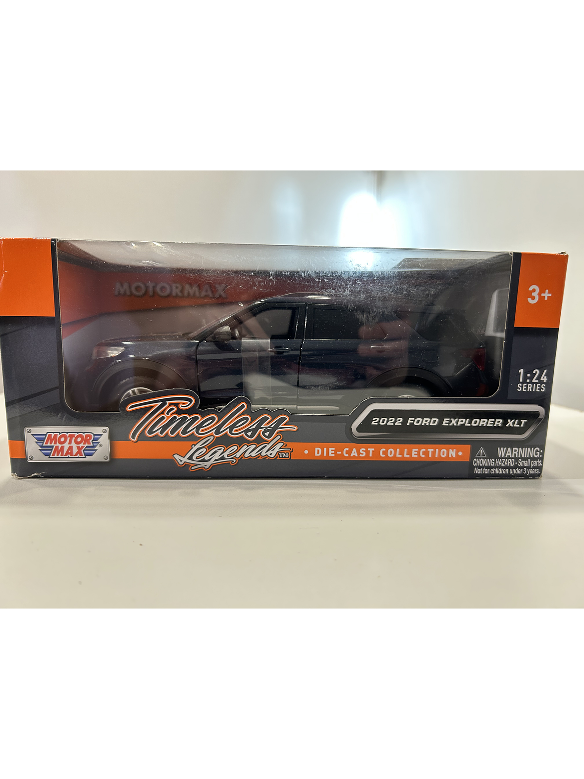 Motormax Ford Explorer XLT 2022 1:24 – SUV tres filas moderno para coleccionistas | Ruta Nostalgia 11