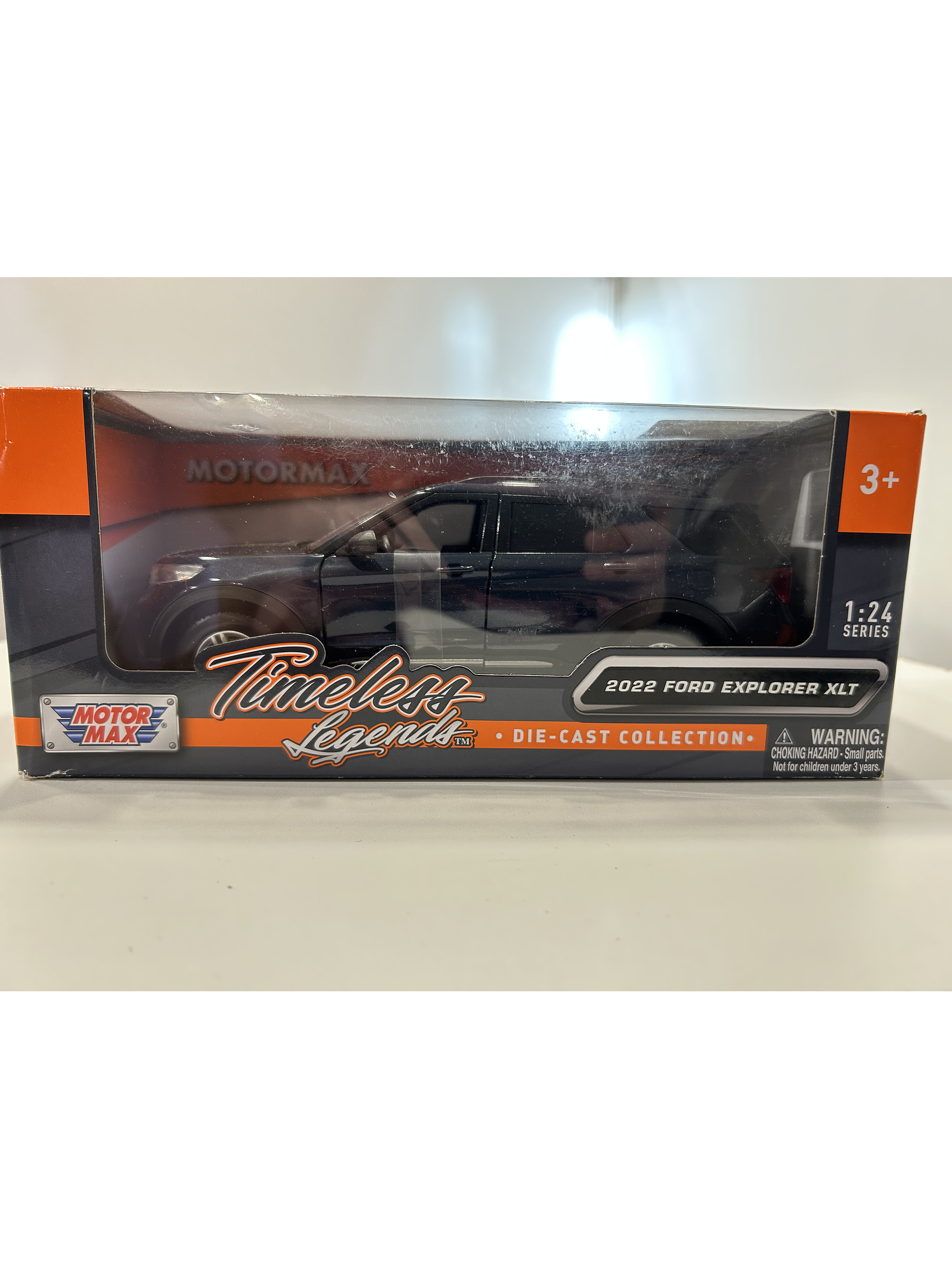 Motormax Ford Explorer XLT 2022 1:24 – SUV tres filas moderno para coleccionistas | Ruta Nostalgia 11