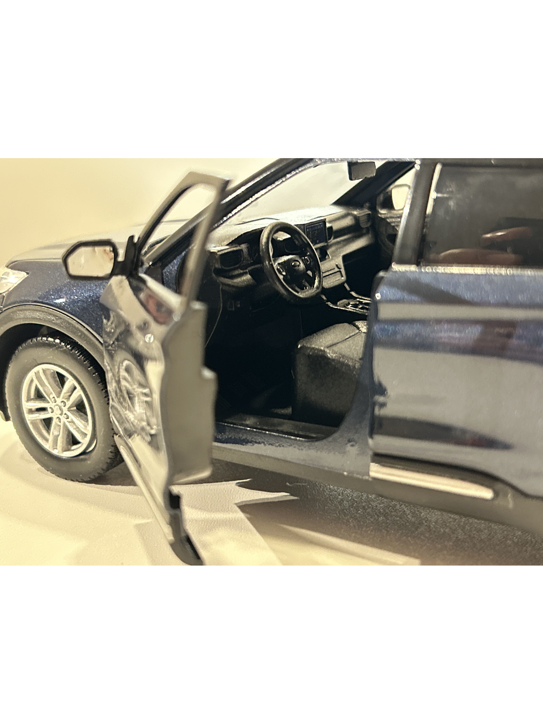 Motormax Ford Explorer XLT 2022 1:24 – SUV tres filas moderno para coleccionistas | Ruta Nostalgia 8