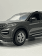 Motormax Ford Explorer XLT 2022 1:24 – SUV tres filas moderno para coleccionistas | Ruta Nostalgia - Miniatura 13