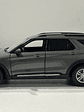 Motormax Ford Explorer XLT 2022 1:24 – SUV tres filas moderno para coleccionistas | Ruta Nostalgia - Miniatura 20