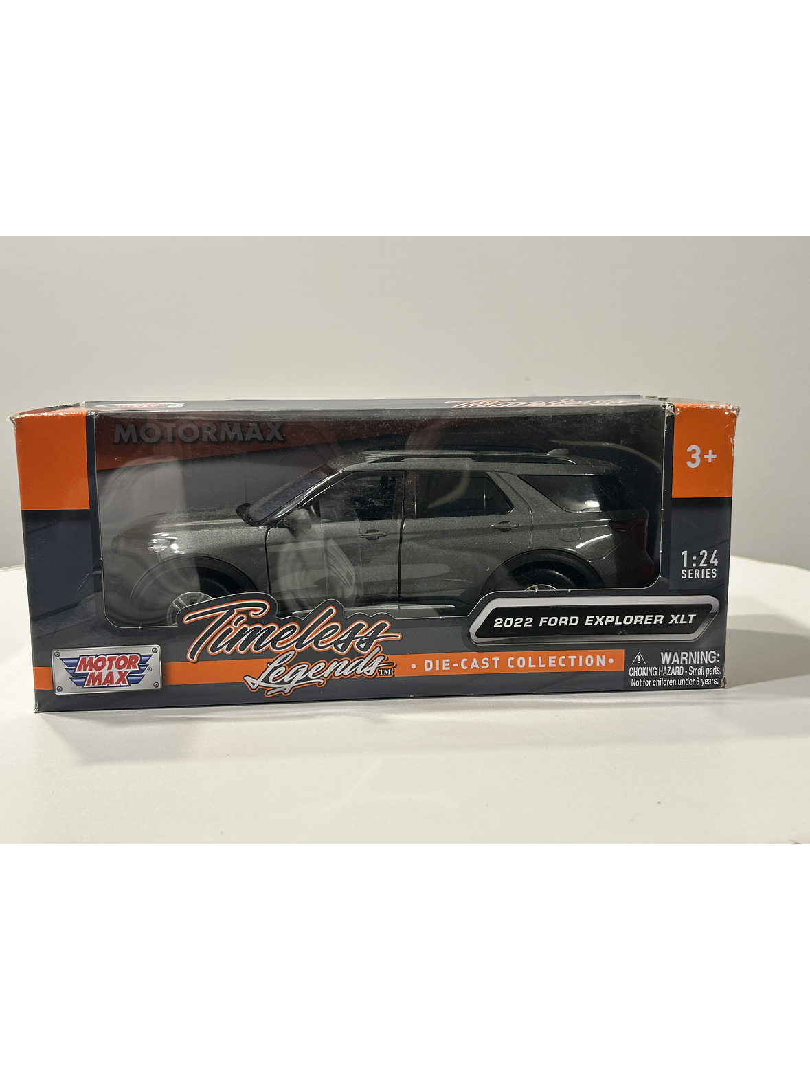 Motormax Ford Explorer XLT 2022 1:24 – SUV tres filas moderno para coleccionistas | Ruta Nostalgia 22