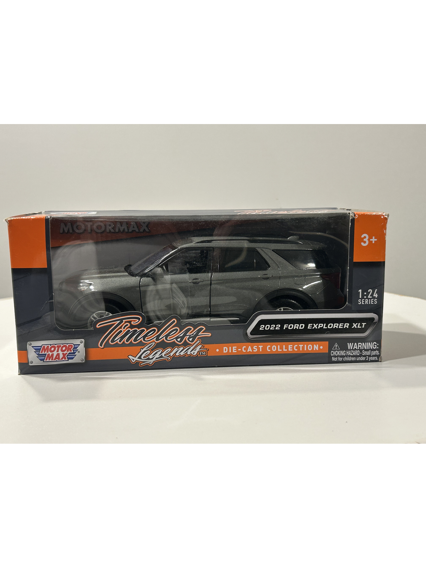 Motormax Ford Explorer XLT 2022 1:24 – SUV tres filas moderno para coleccionistas | Ruta Nostalgia 22