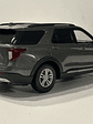 Motormax Ford Explorer XLT 2022 1:24 – SUV tres filas moderno para coleccionistas | Ruta Nostalgia - Miniatura 17