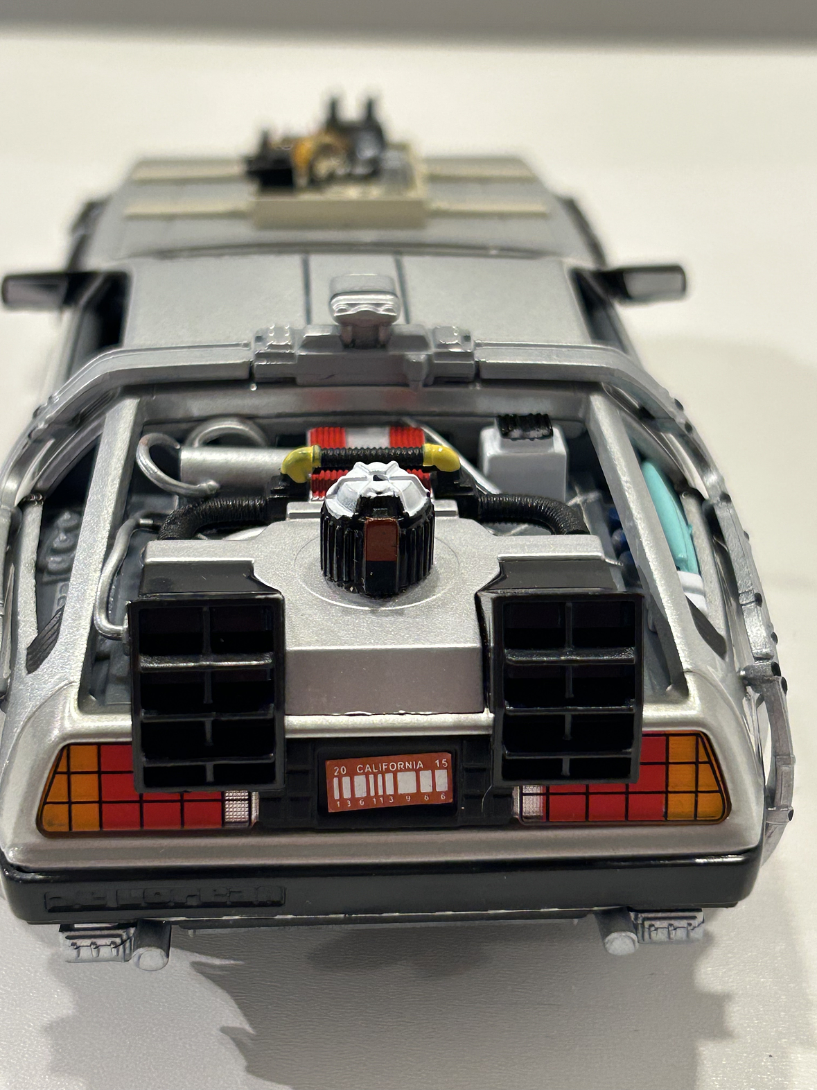 DeLorean Back to the Future III.  Welly miniatura 1:24 – Auto a escala die-cast | Chile 7