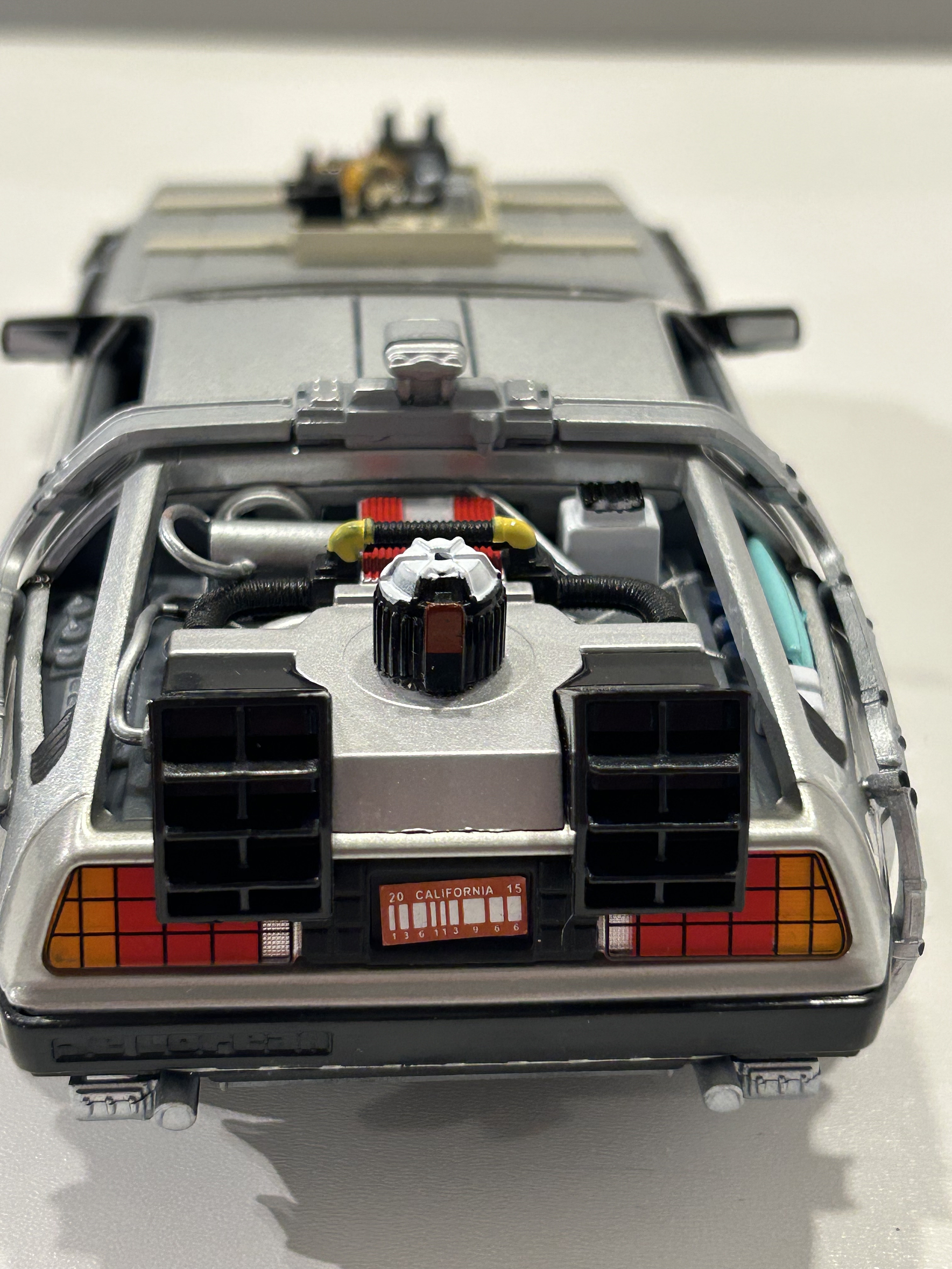 DeLorean Back to the Future III.  Welly miniatura 1:24 – Auto a escala die-cast | Chile 7