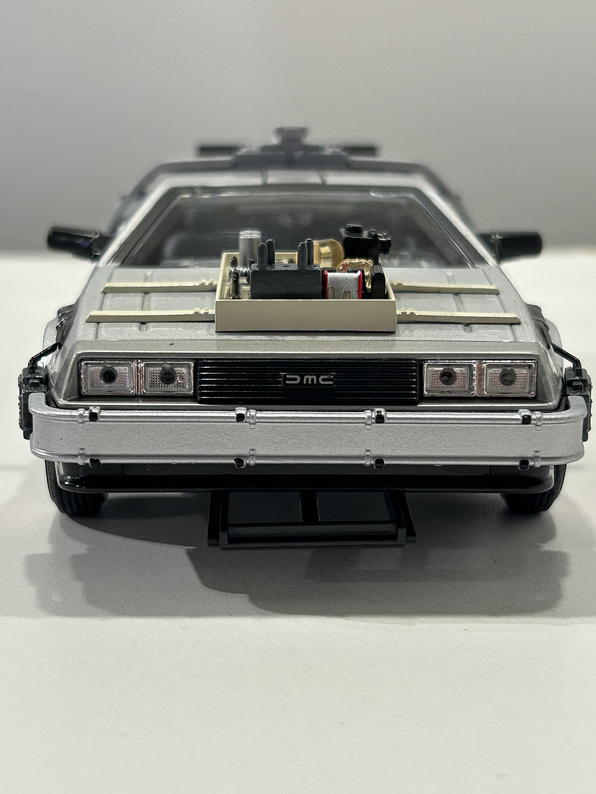 DeLorean Back to the Future III.  Welly miniatura 1:24 – Auto a escala die-cast | Chile 3
