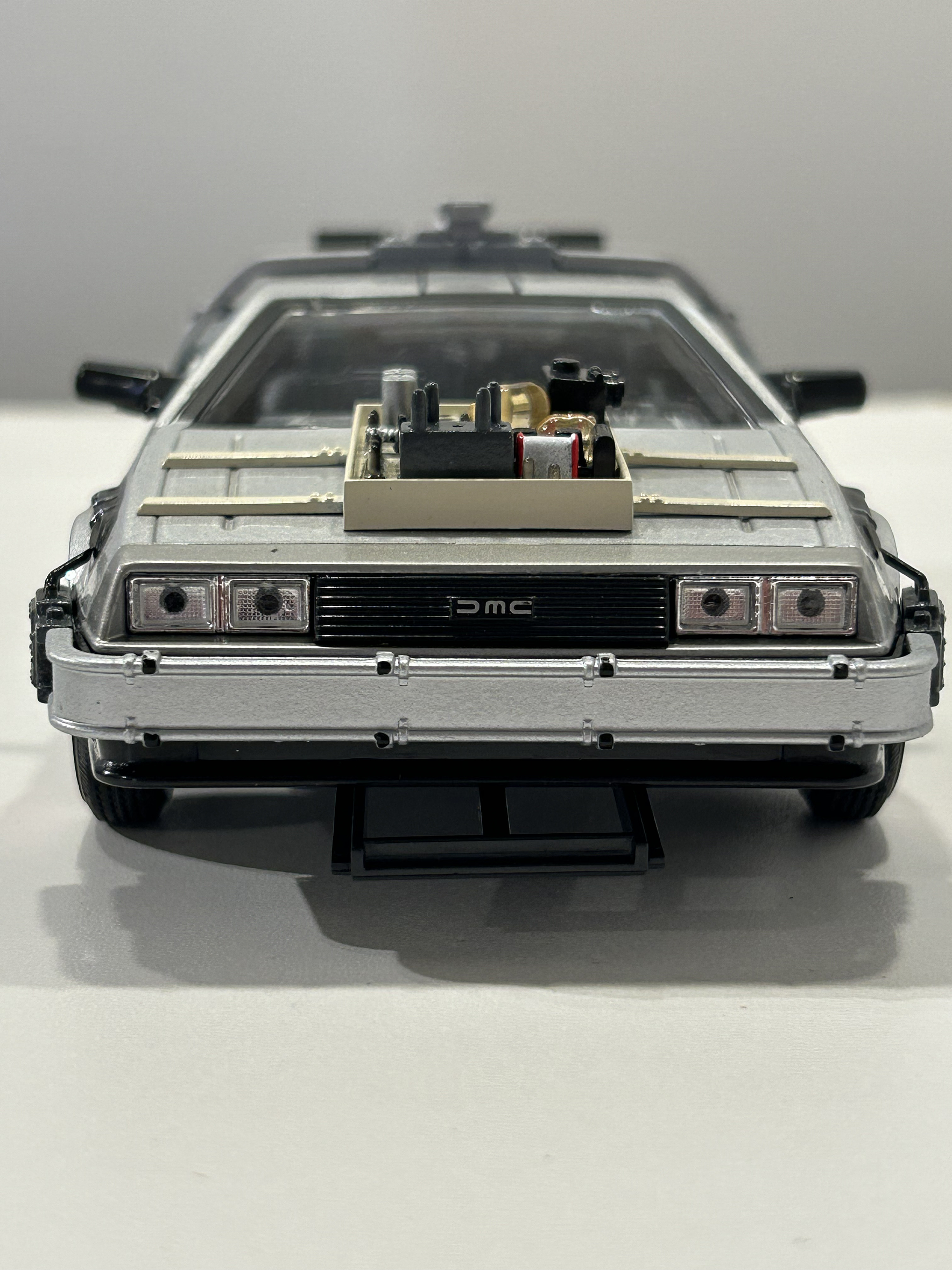 DeLorean Back to the Future III.  Welly miniatura 1:24 – Auto a escala die-cast | Chile 3