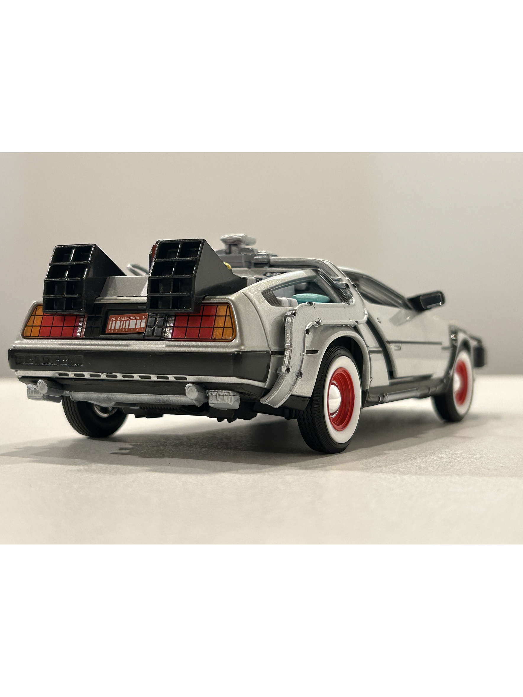 DeLorean Back to the Future III.  Welly miniatura 1:24 – Auto a escala die-cast | Chile 6