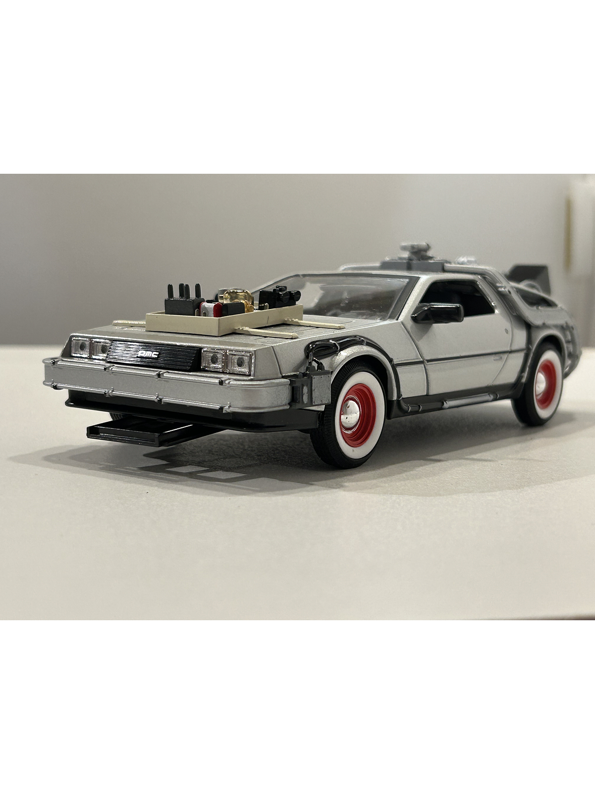 DeLorean Back to the Future III.  Welly miniatura 1:24 – Auto a escala die-cast | Chile 2