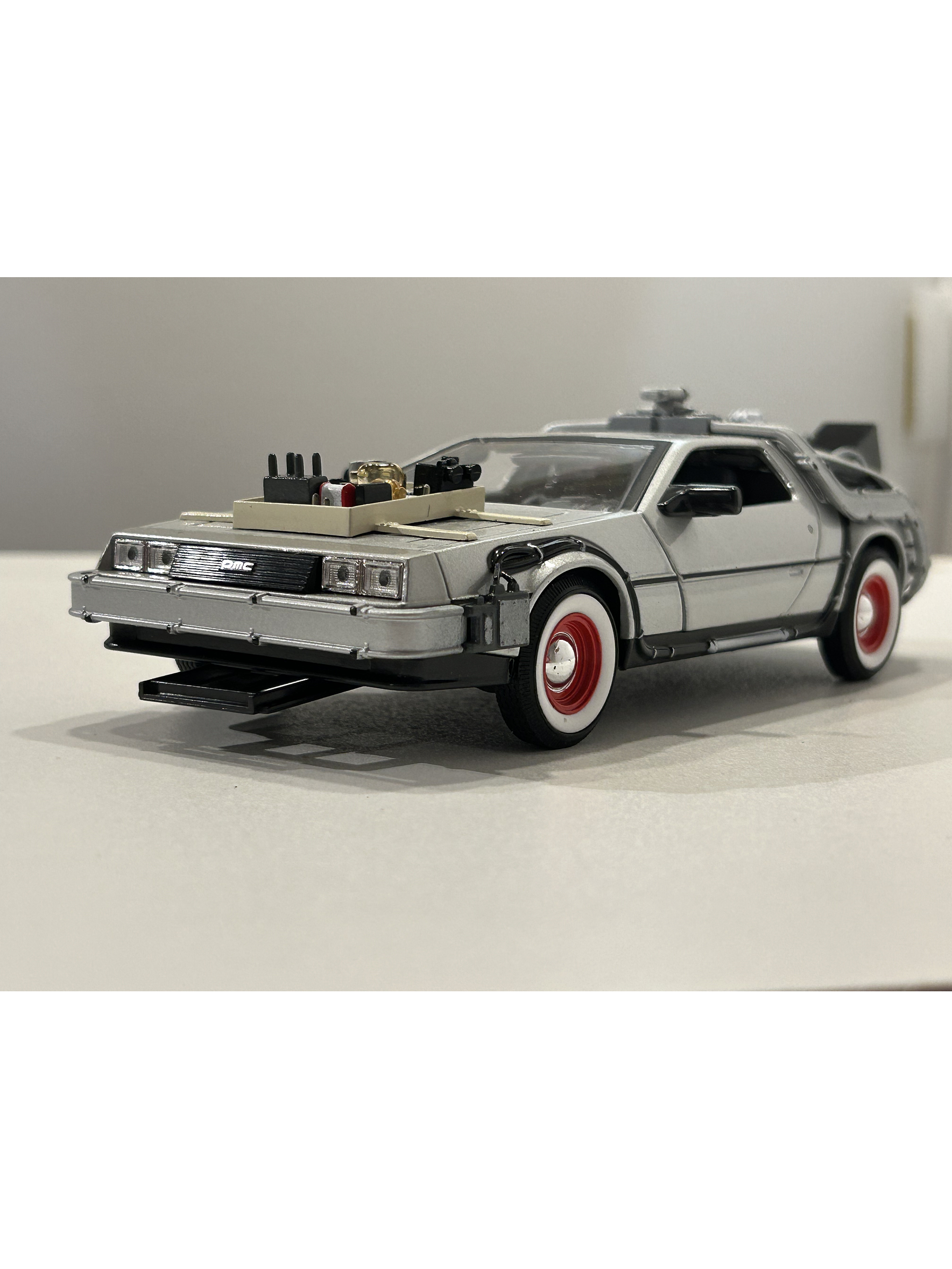DeLorean Back to the Future III.  Welly miniatura 1:24 – Auto a escala die-cast | Chile 2