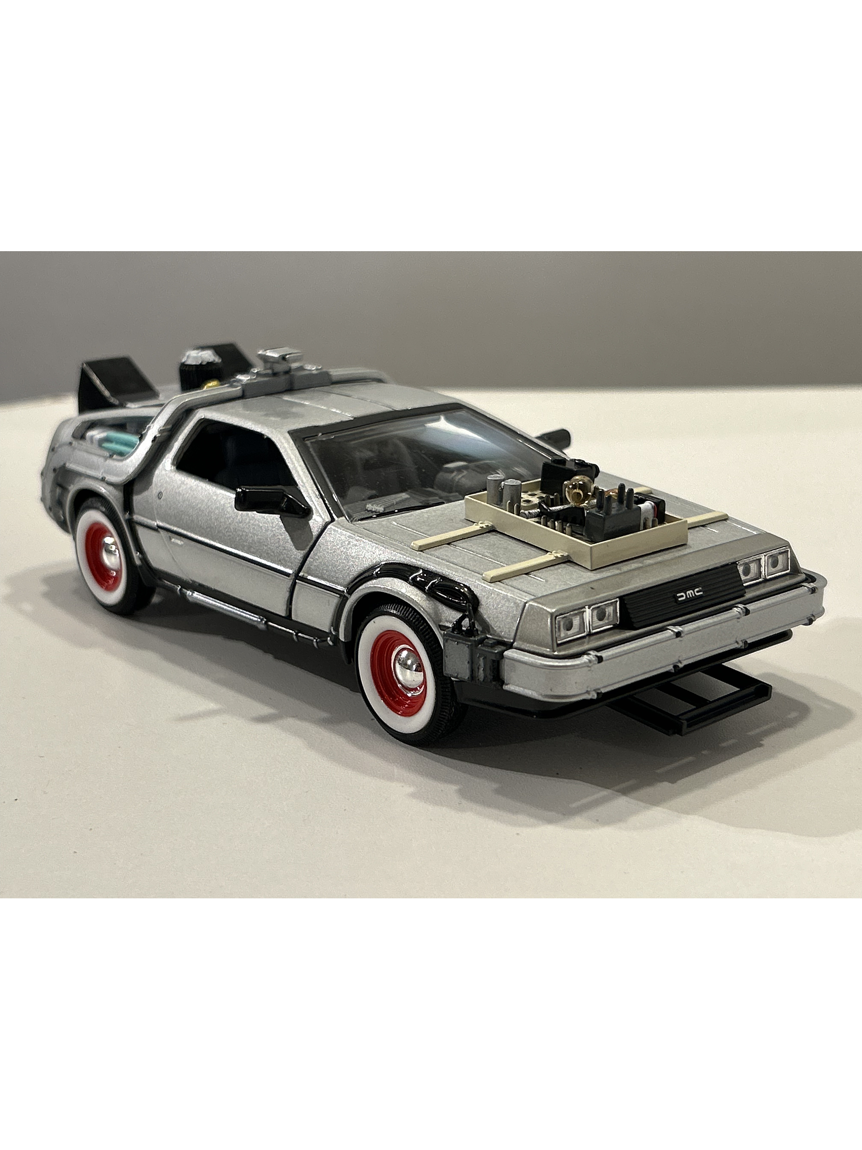 DeLorean Back to the Future III.  Welly miniatura 1:24 – Auto a escala die-cast | Chile 4