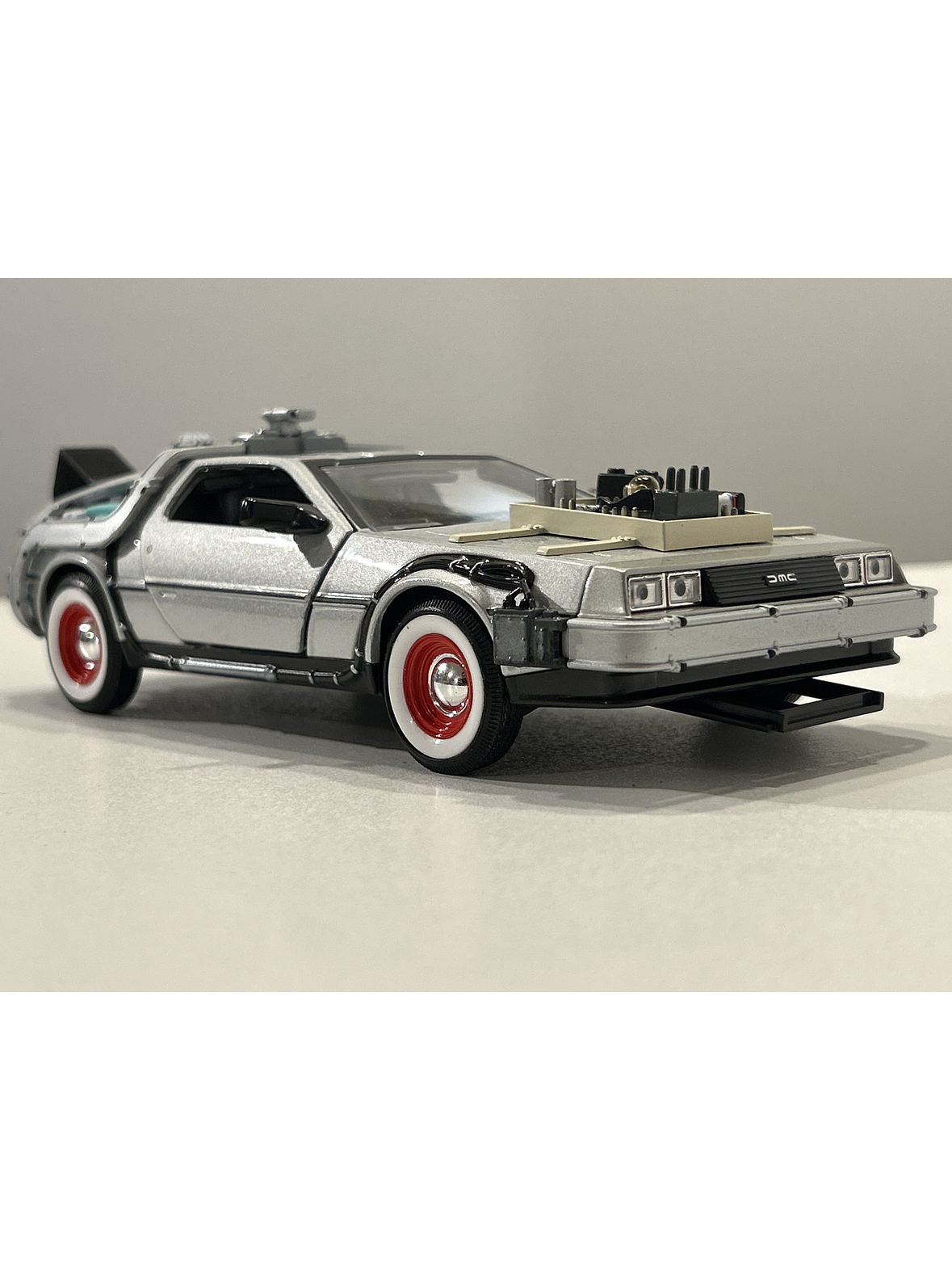DeLorean Back to the Future III.  Welly miniatura 1:24 – Auto a escala die-cast | Chile 10
