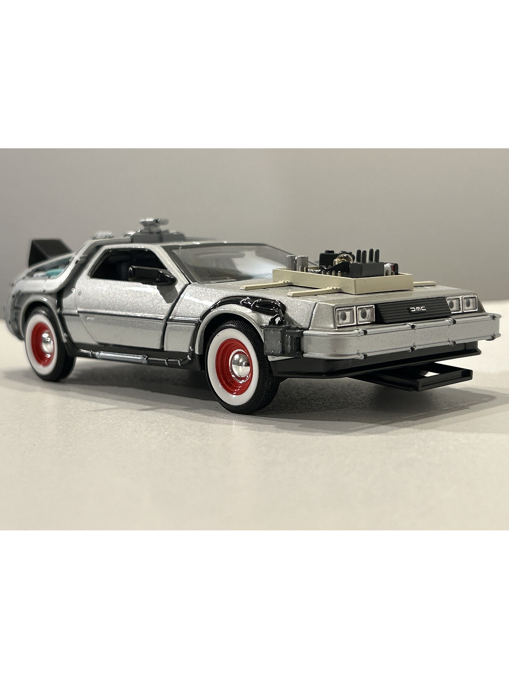 DeLorean Back to the Future III.  Welly miniatura 1:24 – Auto a escala die-cast | Chile 10