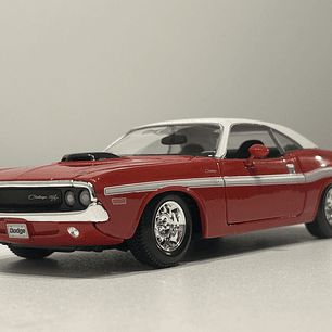 Maisto Dodge Challenger R/T 1970 1:24 rojo/techo blanco – Muscle car a escala para colección | Chile