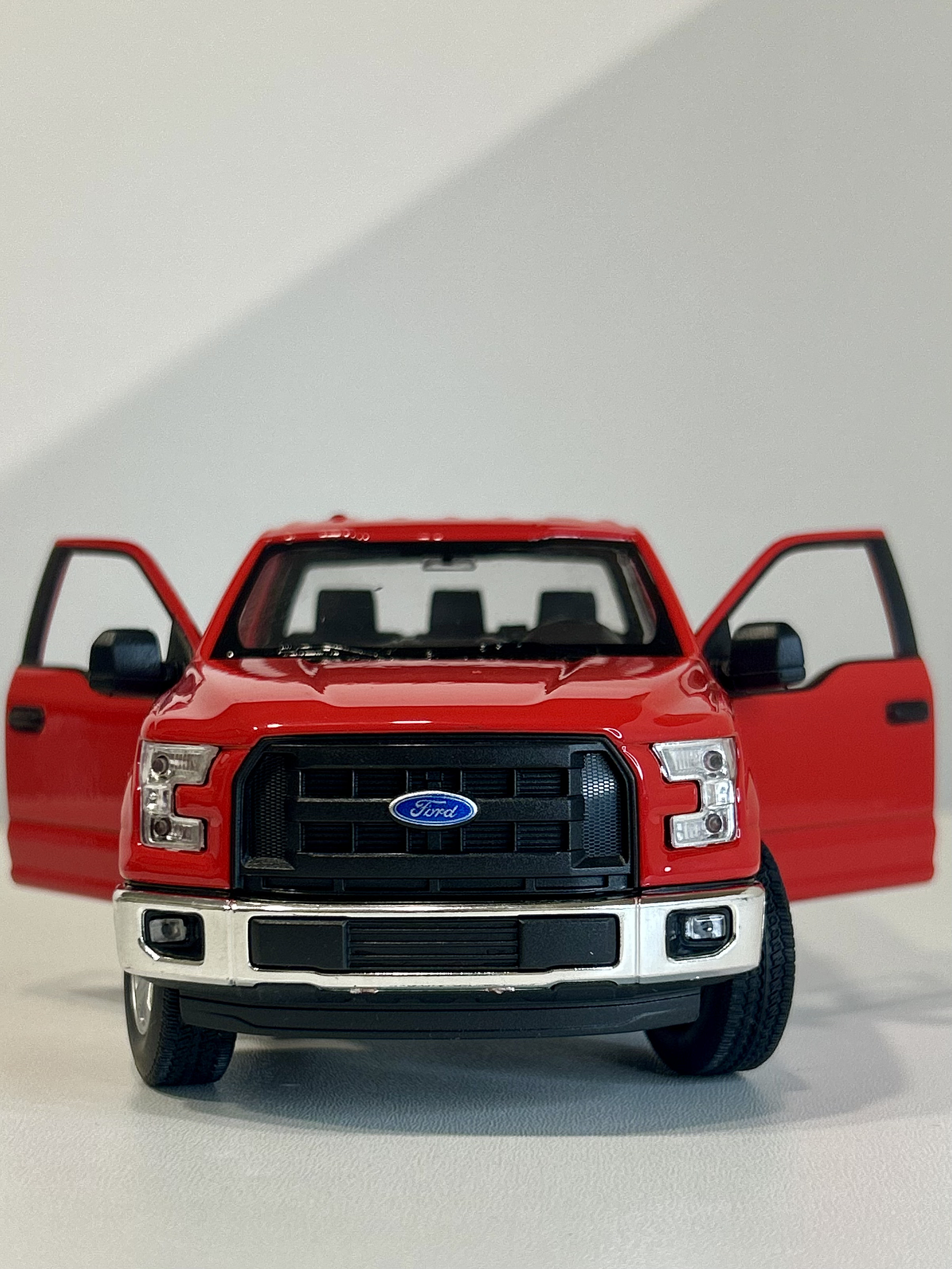 WELLY Ford F-150 Regular Cab 2015 1:24 rojo – Pick-up a escala die-cast con puertas y portalón operativos | Chile.  SIN CAJA ORIGINAL 11