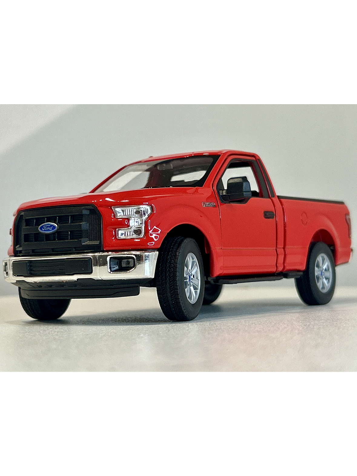 WELLY Ford F-150 Regular Cab 2015 1:24 rojo – Pick-up a escala die-cast con puertas y portalón operativos | Chile.  SIN CAJA ORIGINAL 2