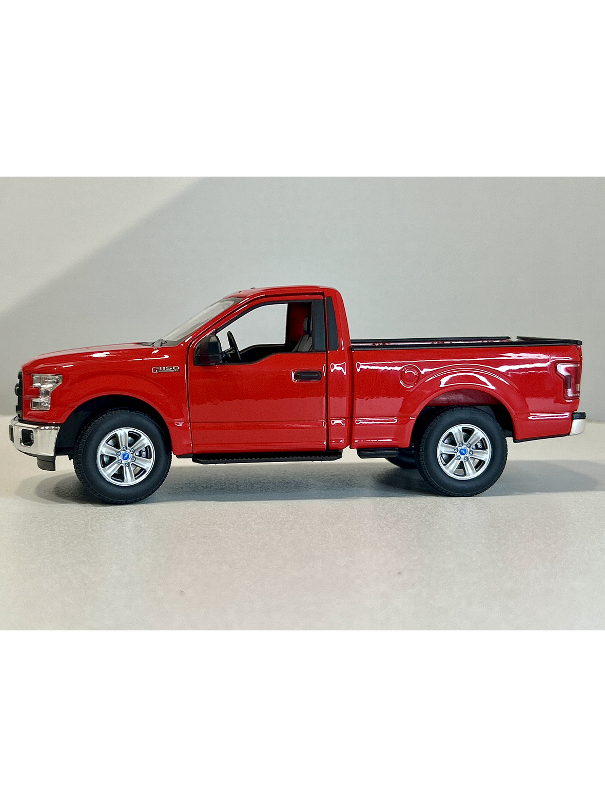 WELLY Ford F-150 Regular Cab 2015 1:24 rojo – Pick-up a escala die-cast con puertas y portalón operativos | Chile.  SIN CAJA ORIGINAL 9