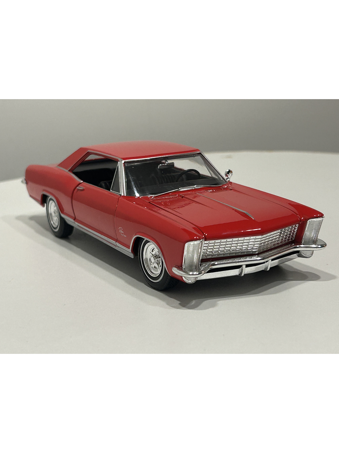 Welly Buick Riviera Gran Sport 1965 1:24 rojo – Coupé USA “personal luxury” a escala | Chile 4