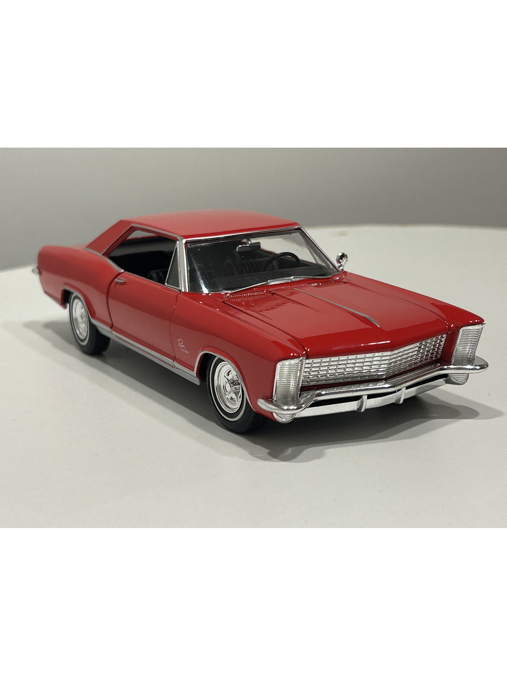 Welly Buick Riviera Gran Sport 1965 1:24 rojo – Coupé USA “personal luxury” a escala | Chile 4