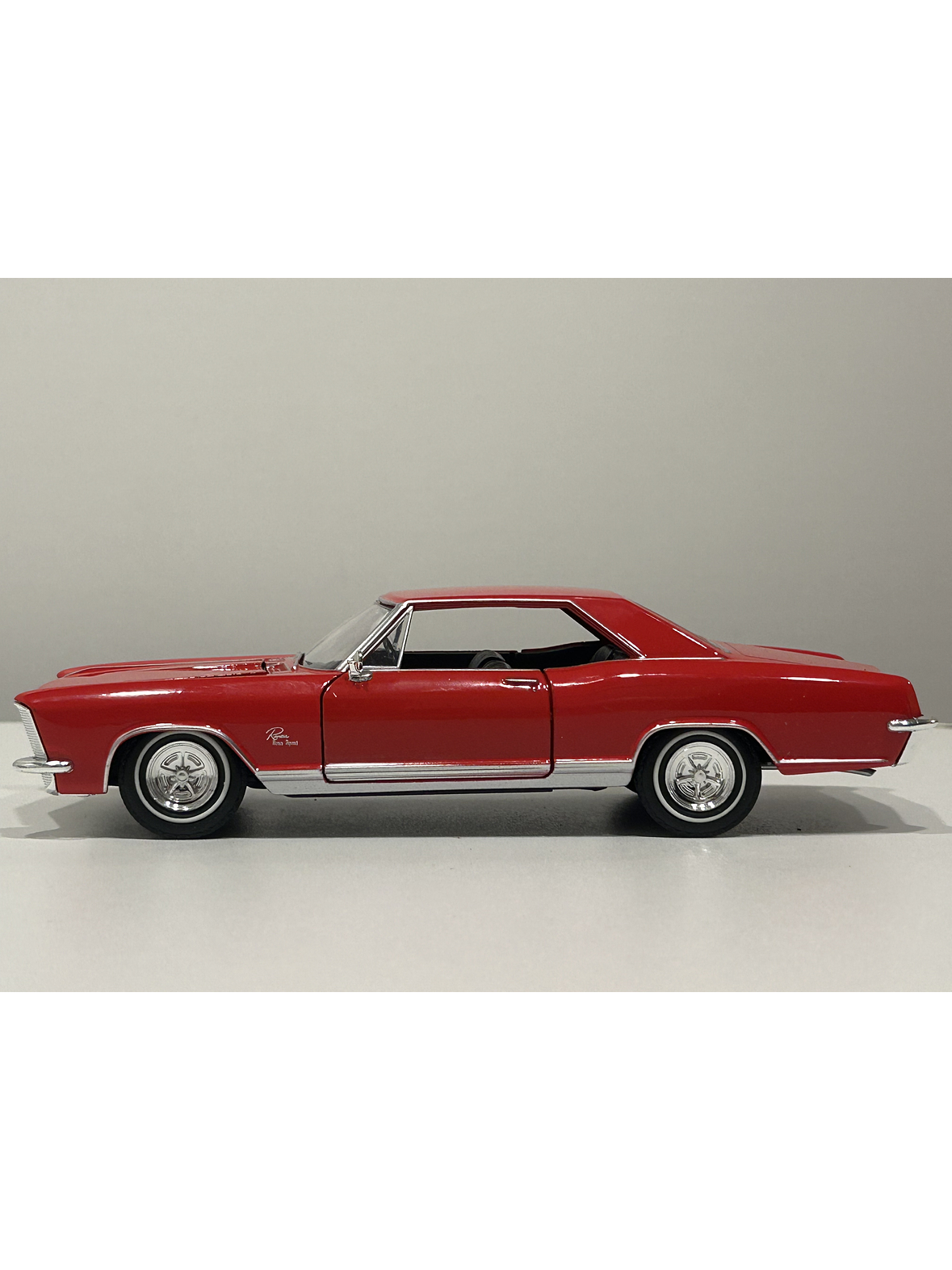 Welly Buick Riviera Gran Sport 1965 1:24 rojo – Coupé USA “personal luxury” a escala | Chile 9
