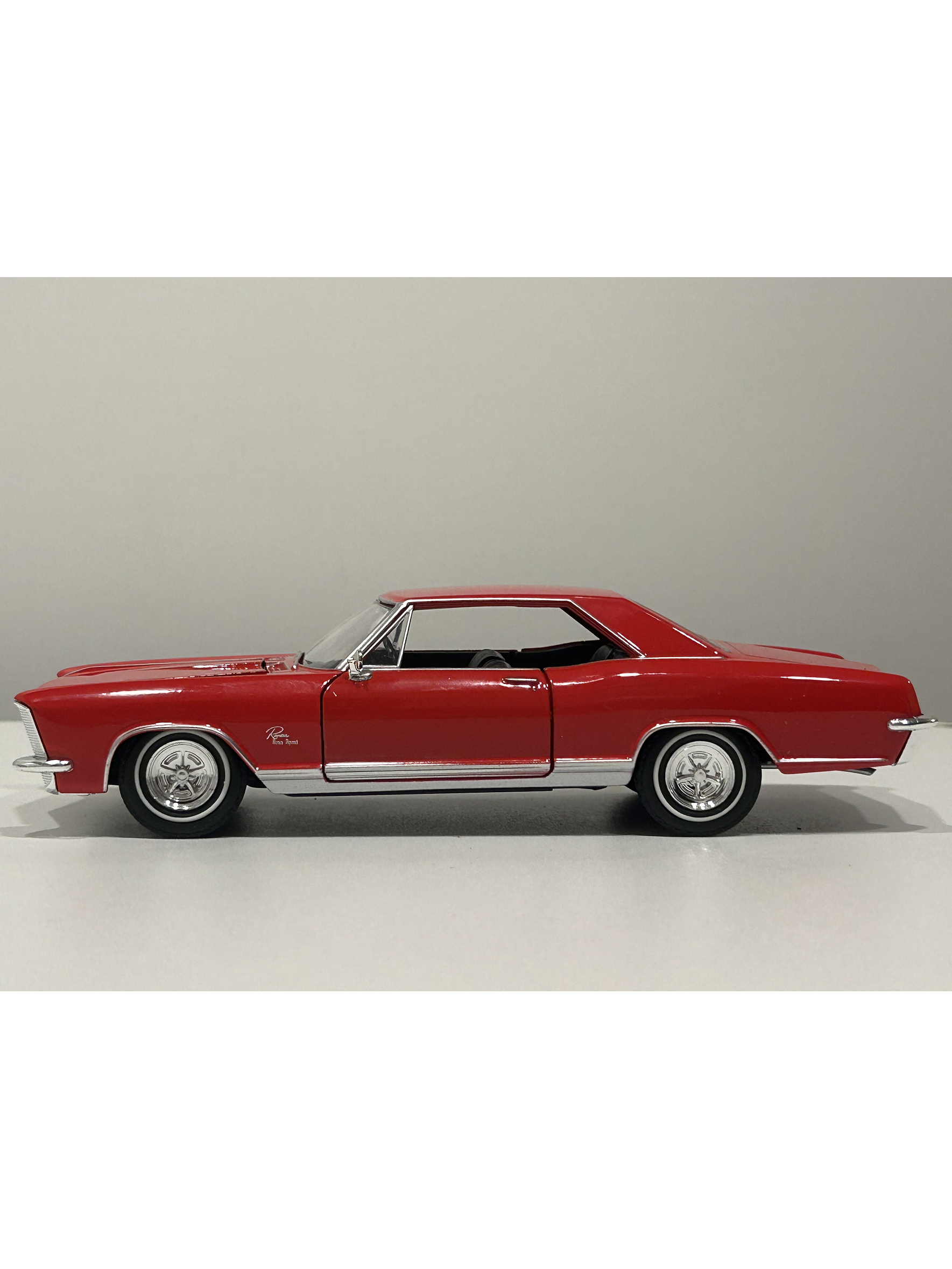 Welly Buick Riviera Gran Sport 1965 1:24 rojo – Coupé USA “personal luxury” a escala | Chile 9