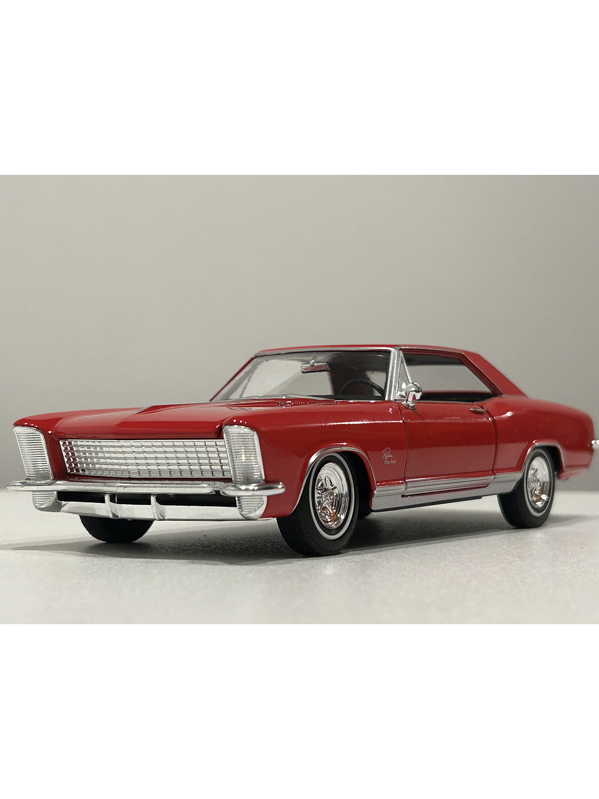 Welly Buick Riviera Gran Sport 1965 1:24 rojo – Coupé USA “personal luxury” a escala | Chile 2