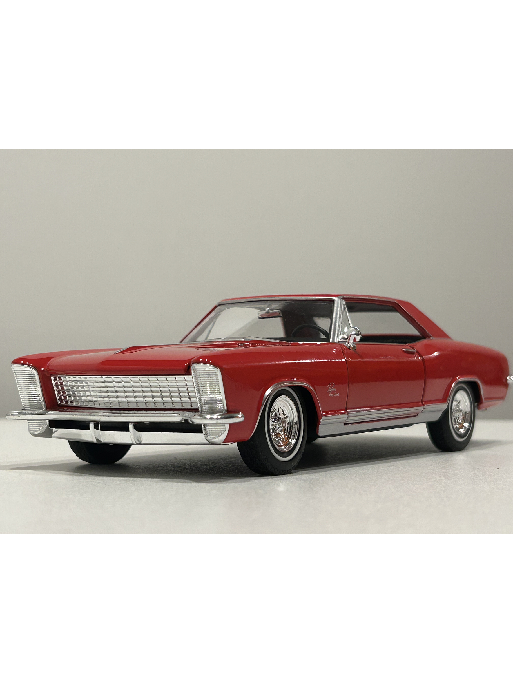 Welly Buick Riviera Gran Sport 1965 1:24 rojo – Coupé USA “personal luxury” a escala | Chile 2