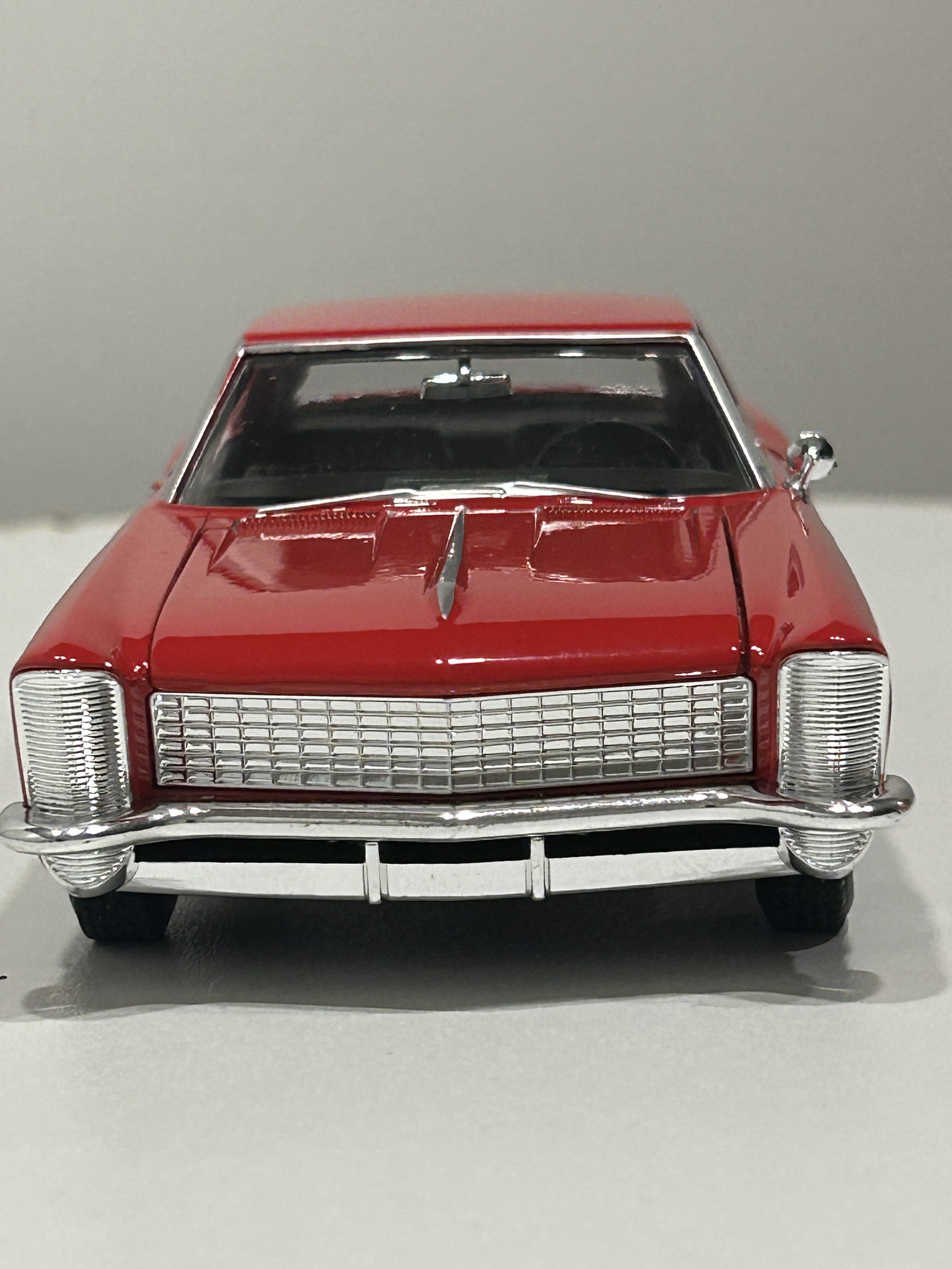 Welly Buick Riviera Gran Sport 1965 1:24 rojo – Coupé USA “personal luxury” a escala | Chile 3