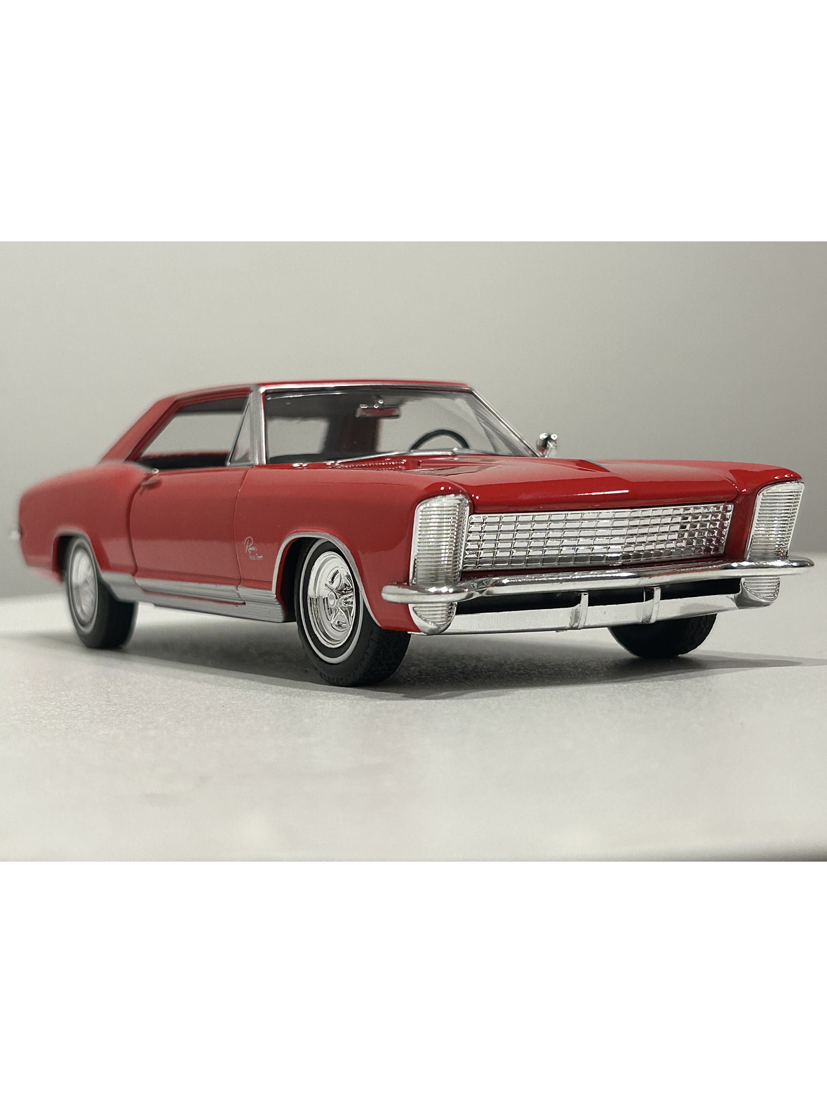 Welly Buick Riviera Gran Sport 1965 1:24 rojo – Coupé USA “personal luxury” a escala | Chile 10