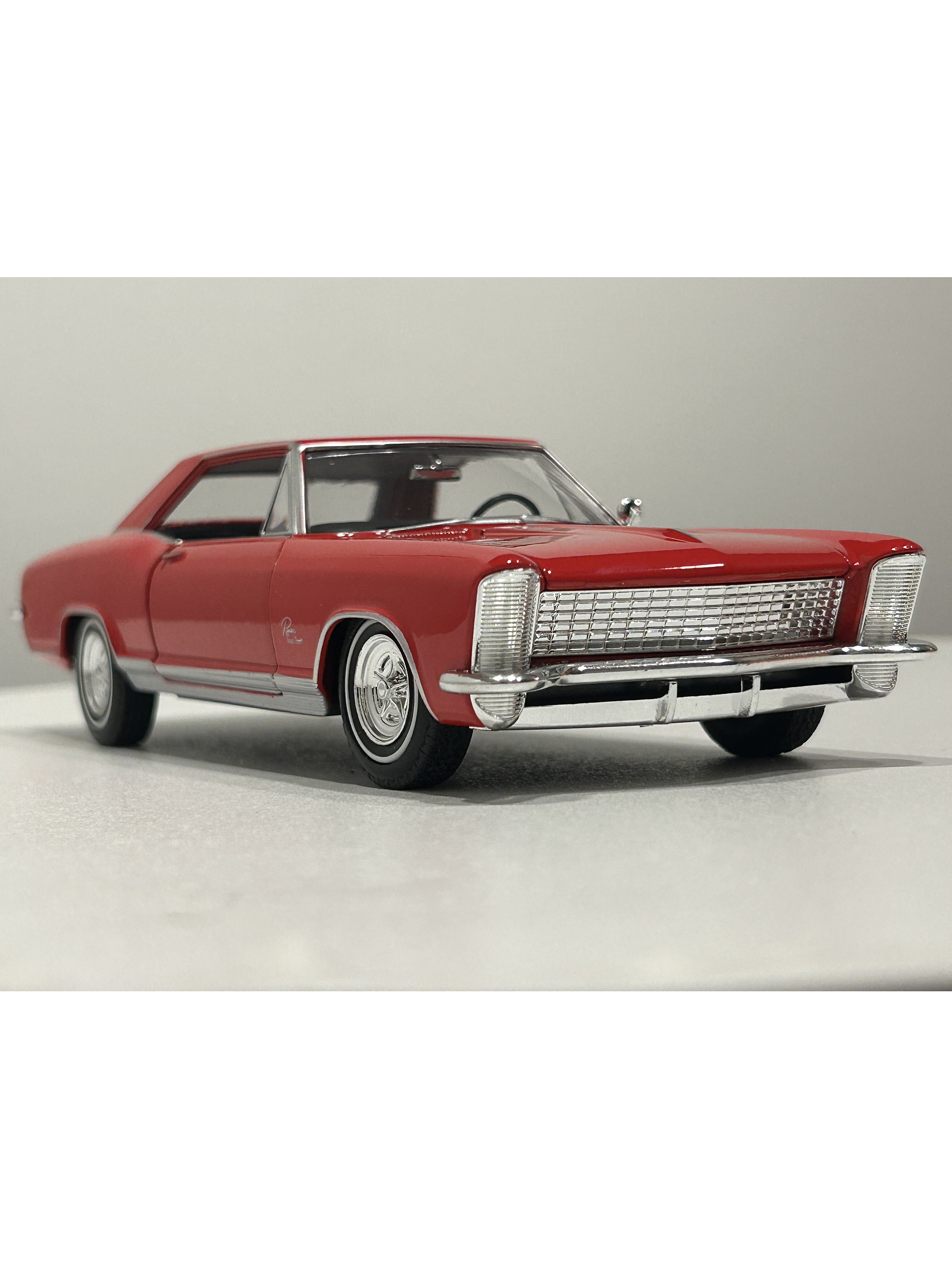 Welly Buick Riviera Gran Sport 1965 1:24 rojo – Coupé USA “personal luxury” a escala | Chile 10