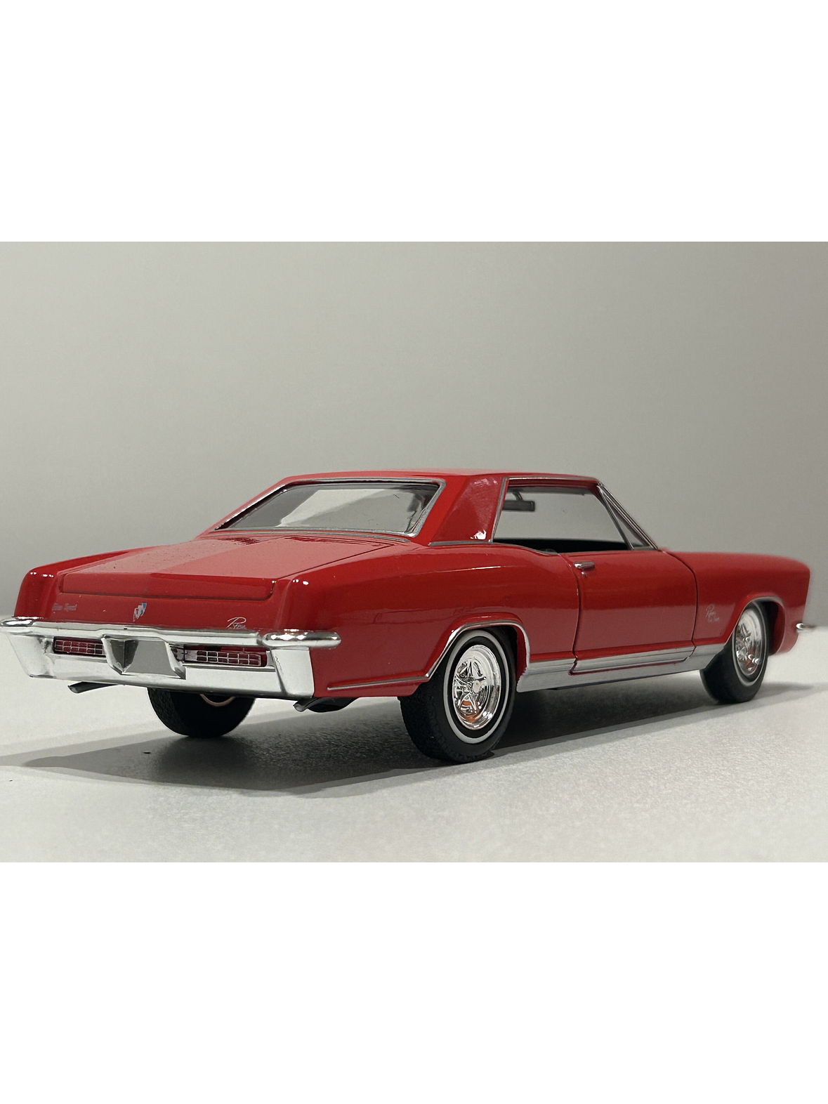 Welly Buick Riviera Gran Sport 1965 1:24 rojo – Coupé USA “personal luxury” a escala | Chile 6